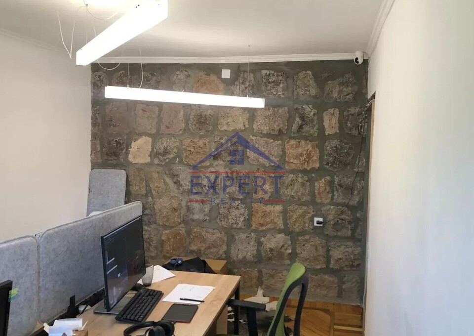 Կենտրոն/Զաքյան փողոց,Քարե շենք 34 քմ․
