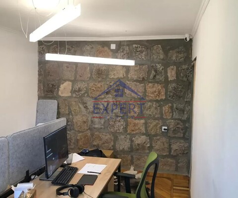 Կենտրոն/Զաքյան փողոց,Քարե շենք 34 քմ․