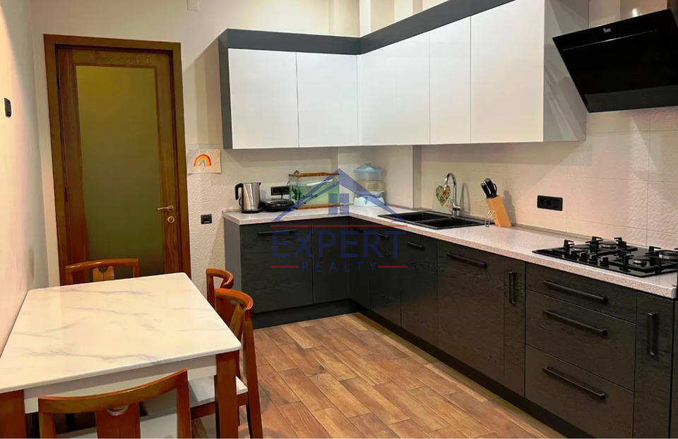 ԿԵՆՏՐՈՆ, ԱՐԱՄԻ ՓՈՂՈՑ, 4 ՍԵՆՅԱԿ