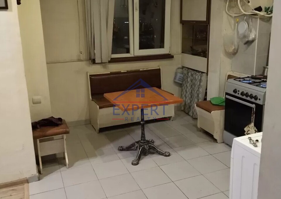 ԿԵՆՏՐՈՆ, ԶԱՎԱՐՅԱՆ ՓՈՂՈՑ, 1 ՍԵՆՅԱԿ