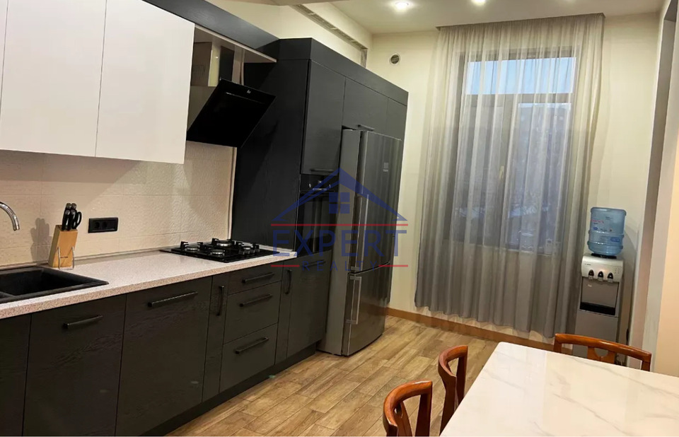 ԿԵՆՏՐՈՆ, ԱՐԱՄԻ ՓՈՂՈՑ, 4 ՍԵՆՅԱԿ