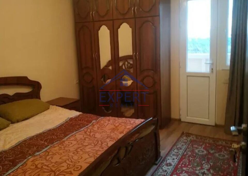ԷՐԵԲՈՒՆԻ, ԽԱՂԱՂ ԴՈՆԻ ՓՈՂՈՑ, 2 ՍԵՆՅԱԿ