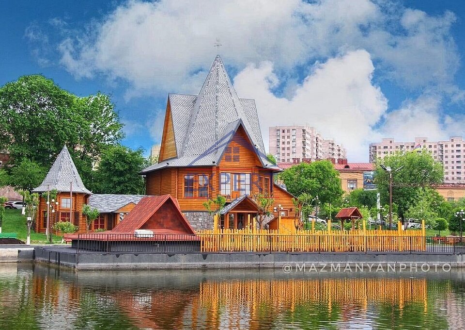 ՔԱՆԱՔԵՌ ԶԵՅԹՈՒՆ, ԹԲԻԼԻՍՅԱՆ ԽՃՈՒՂԻ, 2 ՍԵՆՅԱԿ