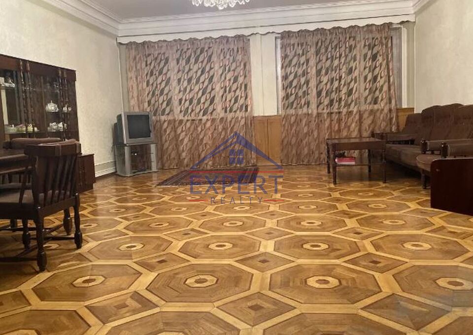 Երեք հարկանի Քարե տուն, Զեյթունում Ա․ Տիգրանյան  Զեյթունում, 350 ք.մ