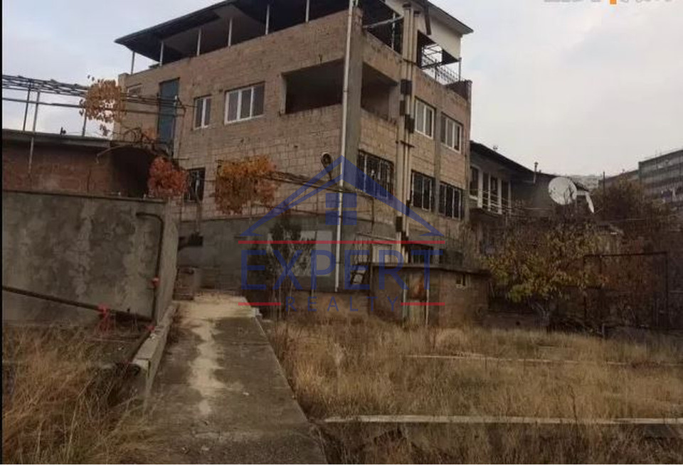 Երեք հարկանի Քարե տուն, Զեյթունում Ա․ Տիգրանյան  Զեյթունում, 350 ք.մ