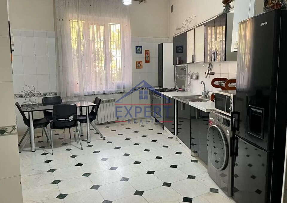 ԿԵՆՏՐՈՆ, ՍԻՄԵՈՆ ԵՐԵՎԱՆՑԻ ՓՈՂՈՑ, 7 ՍԵՆՅԱԿ