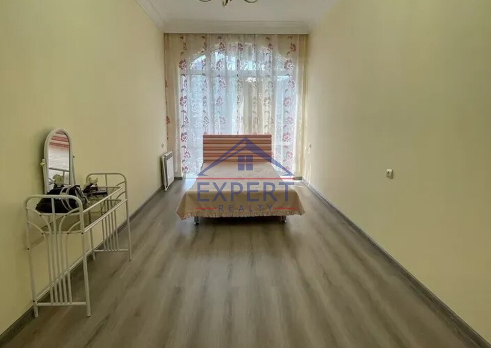 ԿԵՆՏՐՈՆ, ՍԻՄԵՈՆ ԵՐԵՎԱՆՑԻ ՓՈՂՈՑ, 7 ՍԵՆՅԱԿ
