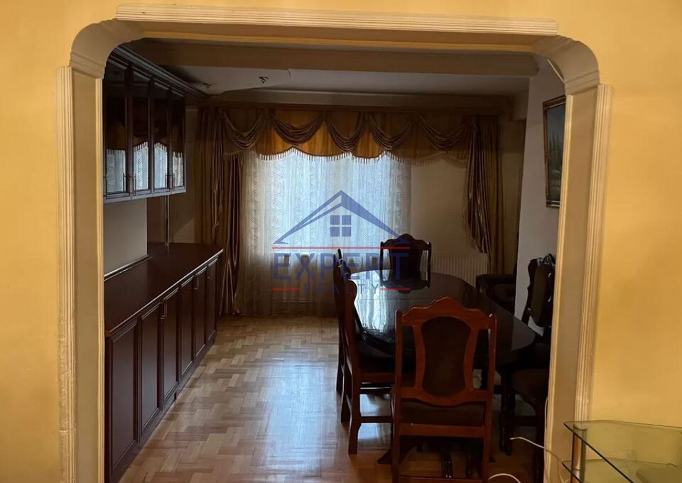 Շիրակի փողոցում 3 սենյականոց բնակարան