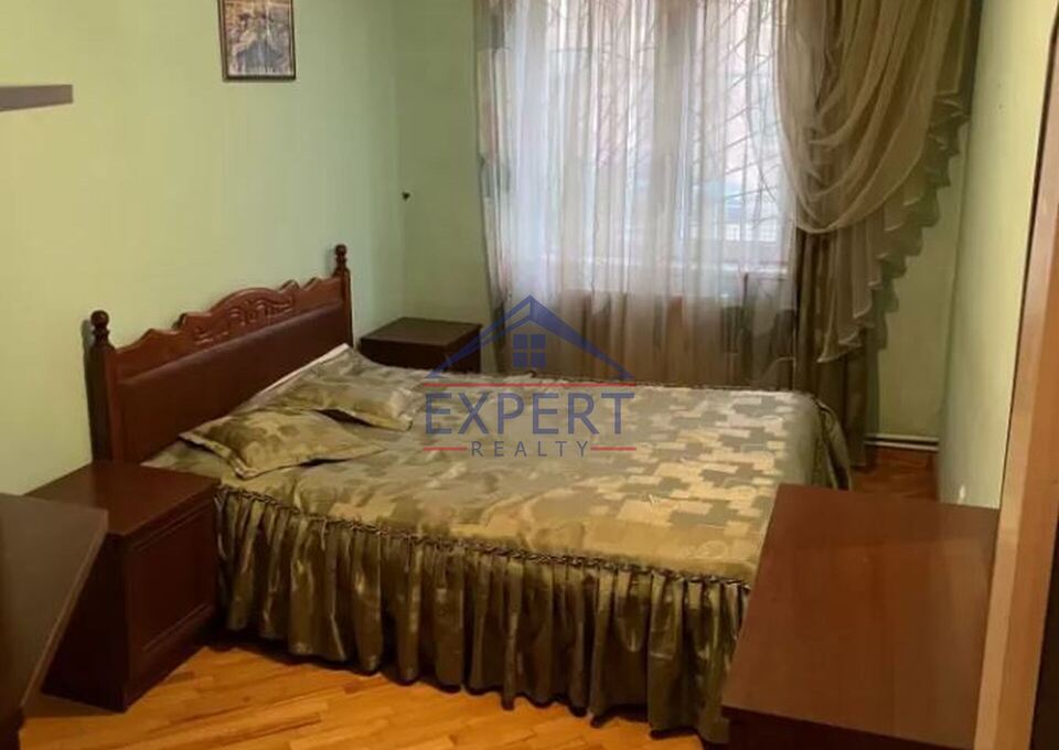 Շիրակի փողոցում 3 սենյականոց բնակարան