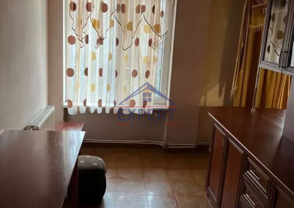 Շիրակի փողոցում 3 սենյականոց բնակարան