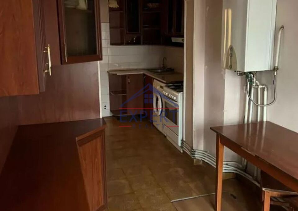 Շիրակի փողոցում 3 սենյականոց բնակարան