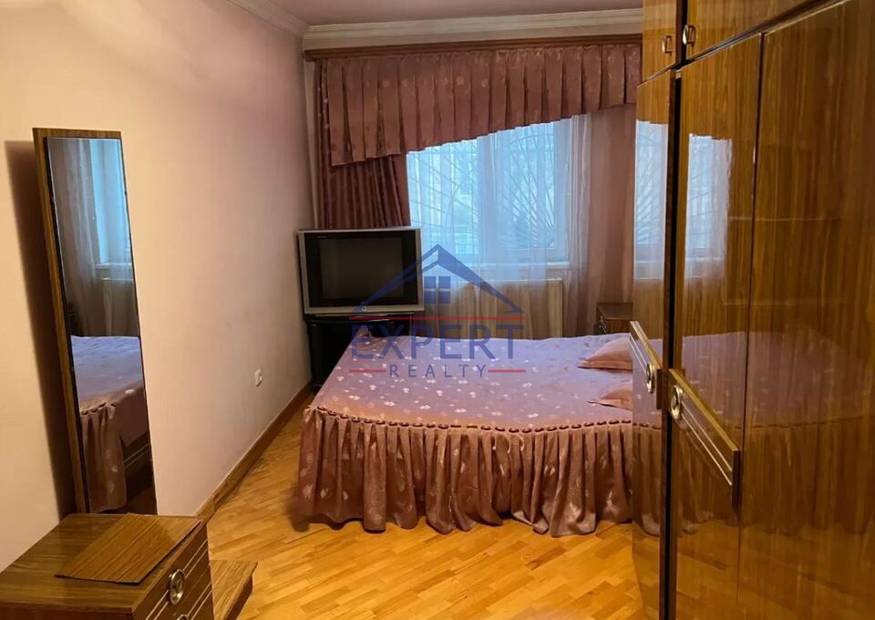 Շիրակի փողոցում 3 սենյականոց բնակարան