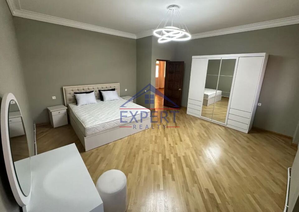 ԷՐԵԲՈՒՆԻ, ՍԱՐԻ ԹԱՂ 9-ՐԴ ՓՈՂՈՑ, 5 ՍԵՆՅԱԿ