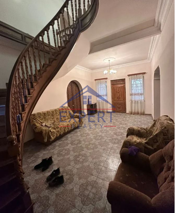 ԷՐԵԲՈՒՆԻ, ՍԱՐԻ ԹԱՂ 9-ՐԴ ՓՈՂՈՑ, 5 ՍԵՆՅԱԿ