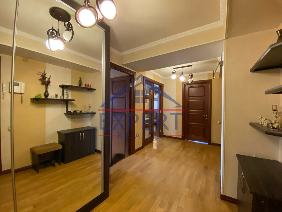 ԿԵՆՏՐՈՆ, ՄԻՔԱՅԵԼ ՉԱՅԼԱԽՅԱՆ ՓՈՂՈՑ, 3 ՍԵՆՅԱԿ