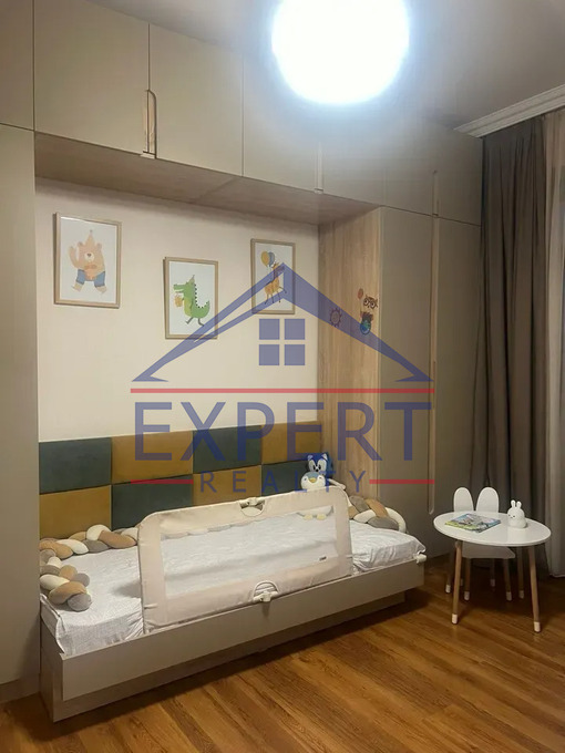 ՔԱՆԱՔԵՌ ԶԵՅԹՈՒՆ, ՊԱՐՈՒՅՐ ՍԵՎԱԿԻ ՓՈՂՈՑ, 3 ՍԵՆՅԱԿ