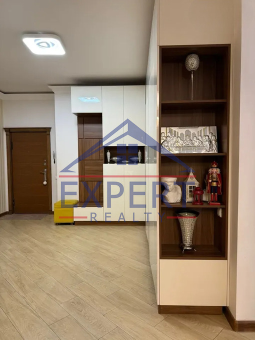 ՔԱՆԱՔԵՌ ԶԵՅԹՈՒՆ, ՊԱՐՈՒՅՐ ՍԵՎԱԿԻ ՓՈՂՈՑ, 3 ՍԵՆՅԱԿ