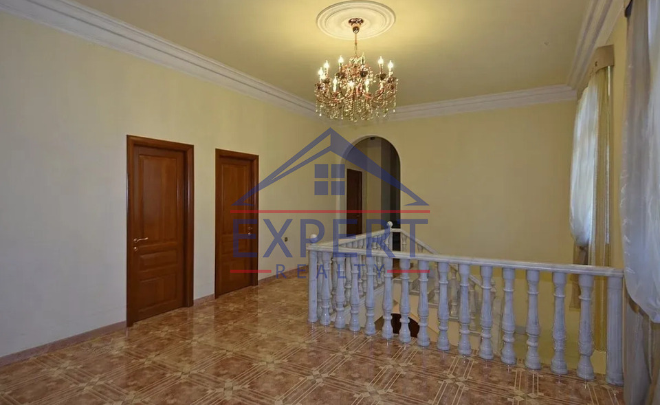 ՔԱՆԱՔԵՌ-ԶԵՅԹՈՒՆ, ԳՈԳՈԼԻ ՓՈՂՈՑ, 6 ՍԵՆՅԱԿ