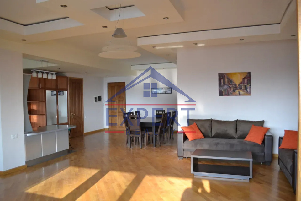 ԿԵՆՏՐՈՆ, ՀՅՈՒՍԻՍԱՅԻՆ ՊՈՂՈՏԱ, 3 ՍԵՆՅԱԿ