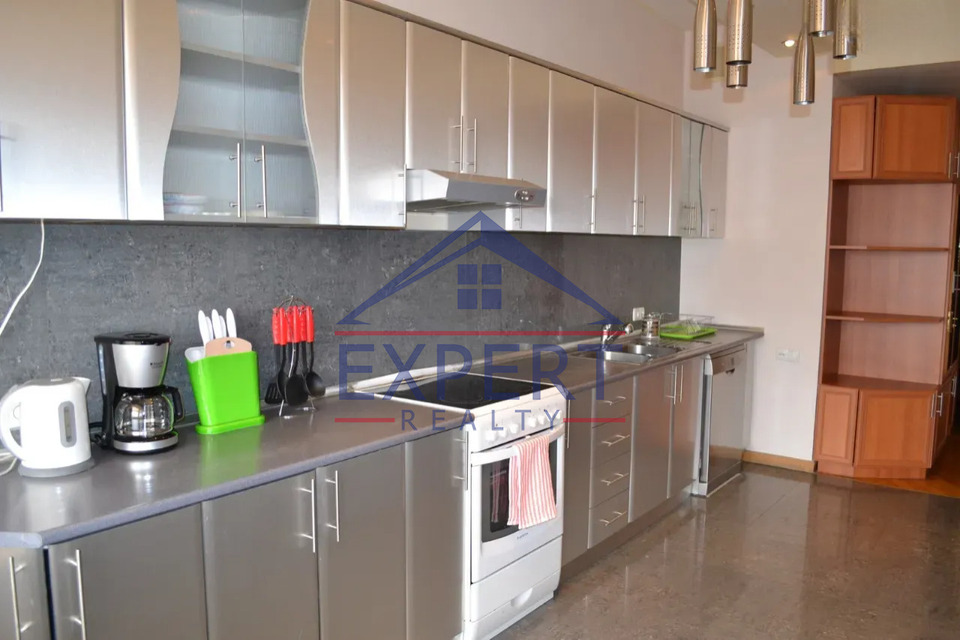 ԿԵՆՏՐՈՆ, ՀՅՈՒՍԻՍԱՅԻՆ ՊՈՂՈՏԱ, 3 ՍԵՆՅԱԿ