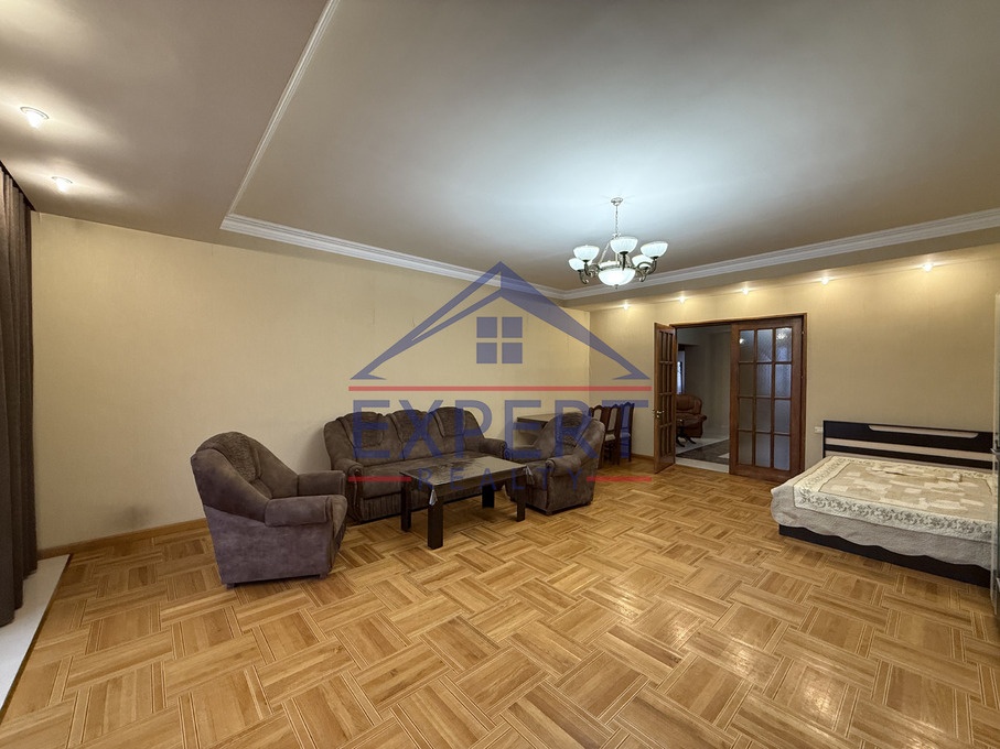 ԿԵՆՏՐՈՆ, ԶԱՔՅԱՆ ՓՈՂՈՑ, 4 ՍԵՆՅԱԿ