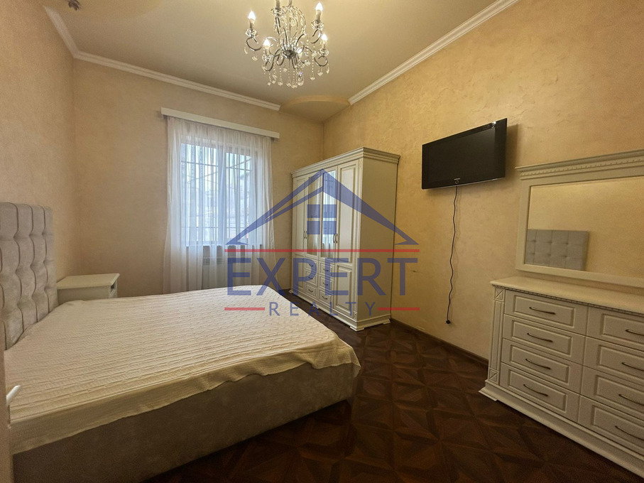 ԴԱՎԹԱՇԵՆ, ԴԱՎԹԱՇԵՆ 7-ՐԴ ՓՈՂՈՑ, 4 ՍԵՆՅԱԿ