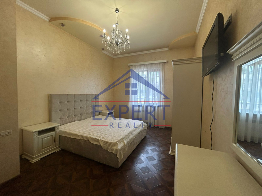 ԴԱՎԹԱՇԵՆ, ԴԱՎԹԱՇԵՆ 7-ՐԴ ՓՈՂՈՑ, 4 ՍԵՆՅԱԿ