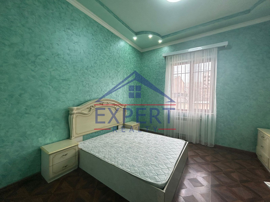 ԴԱՎԹԱՇԵՆ, ԴԱՎԹԱՇԵՆ 7-ՐԴ ՓՈՂՈՑ, 4 ՍԵՆՅԱԿ