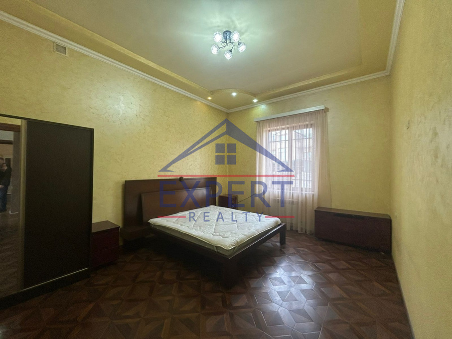 ԴԱՎԹԱՇԵՆ, ԴԱՎԹԱՇԵՆ 7-ՐԴ ՓՈՂՈՑ, 4 ՍԵՆՅԱԿ