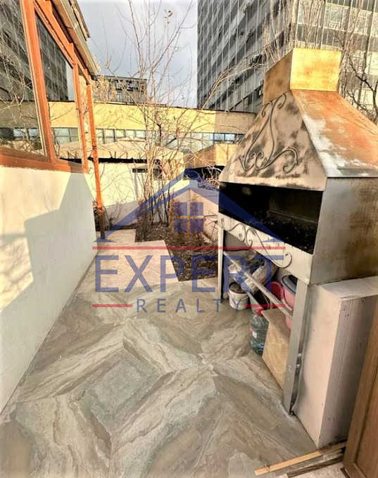 ԱՐԱԲԿԻՐ, ԿՈՄԻՏԱՍԻ ՊՈՂՈՏԱ, 3 ՍԵՆՅԱԿ