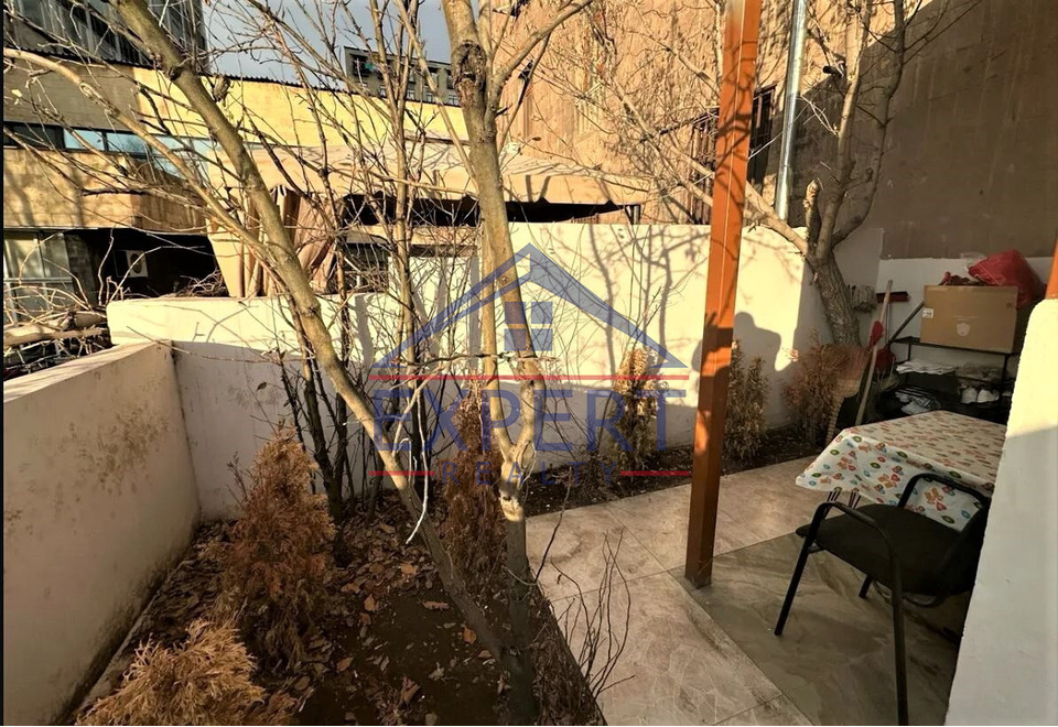 ԱՐԱԲԿԻՐ, ԿՈՄԻՏԱՍԻ ՊՈՂՈՏԱ, 3 ՍԵՆՅԱԿ