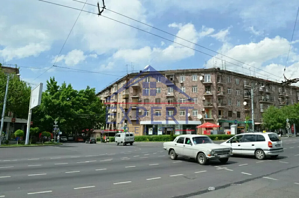 ԱՐԱԲԿԻՐ, ԿՈՄԻՏԱՍԻ ՊՈՂՈՏԱ, 3 ՍԵՆՅԱԿ