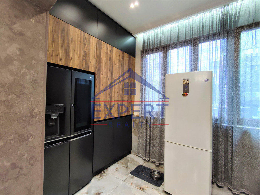 ԿԵՆՏՐՈՆ, ՏԻԳՐԱՆ ՄԵԾԻ ՊՈՂՈՏԱ, 4 ՍԵՆՅԱԿ