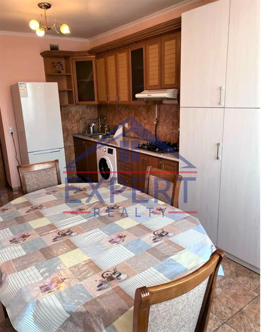 ԿԵՆՏՐՈՆ, ԱԳԱԹԱՆԳԵՂՈՍԻ ՓՈՂՈՑ, 3 ՍԵՆՅԱԿ