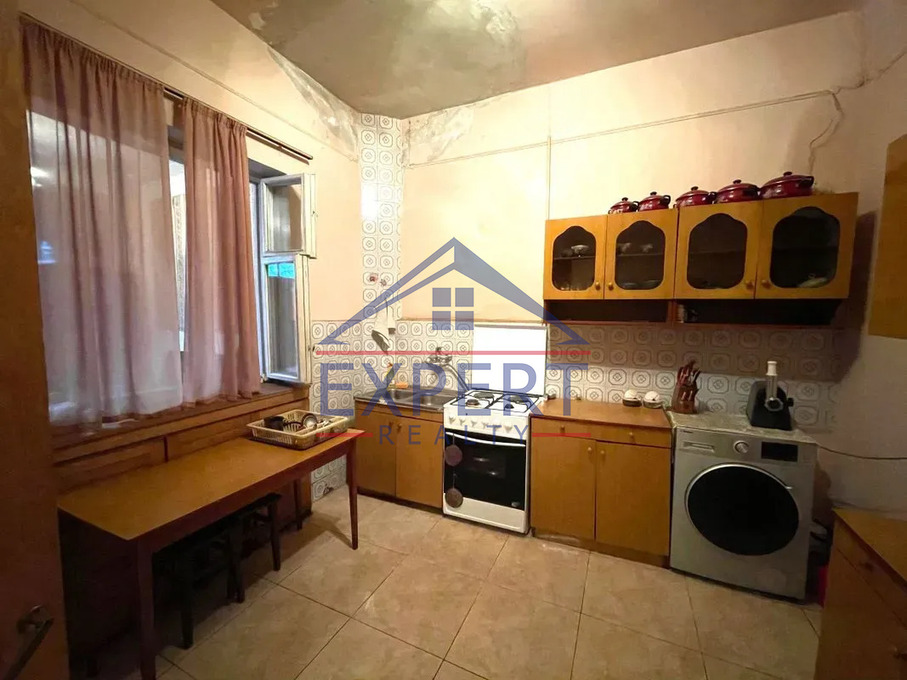 ԷՐԵԲՈՒՆԻ, ԷՐԵԲՈՒՆՈՒ ՓՈՂՈՑ, 4 ՀԱՐԿԱՆԻ ՔԱՐԵ ՏՈՒՆ