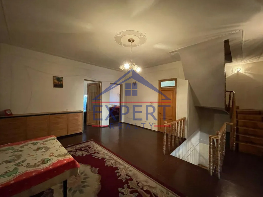 ԷՐԵԲՈՒՆԻ, ԷՐԵԲՈՒՆՈՒ ՓՈՂՈՑ, 4 ՀԱՐԿԱՆԻ ՔԱՐԵ ՏՈՒՆ