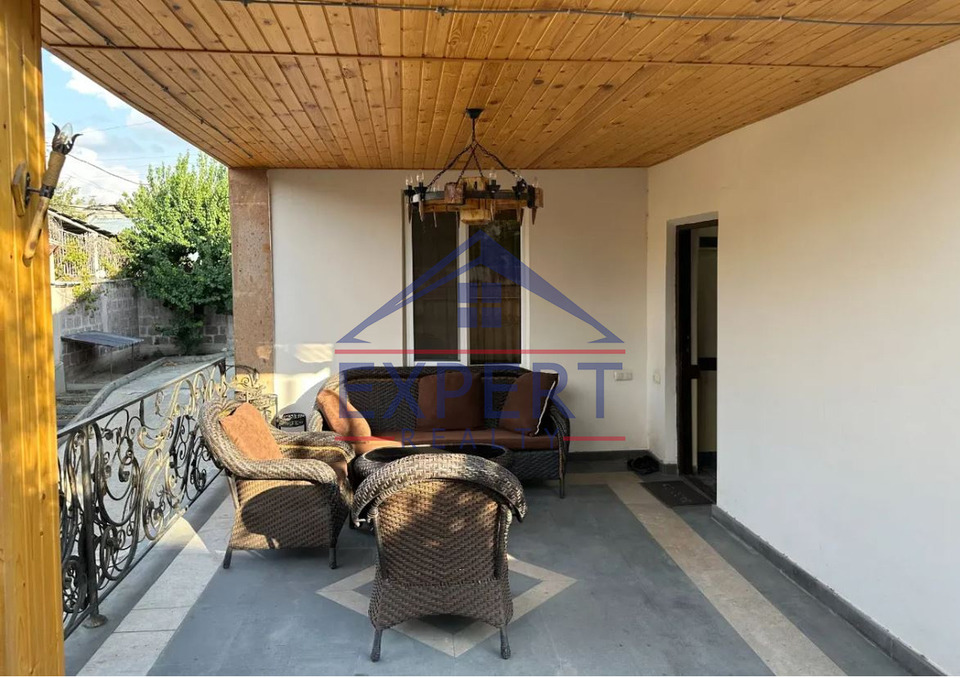 ԷՐԵԲՈՒՆԻ  ,ՆՈՐ ԱՐԵՇԻ ՓՈՂՈՑ   5 ՍԵՆՅԱԿ