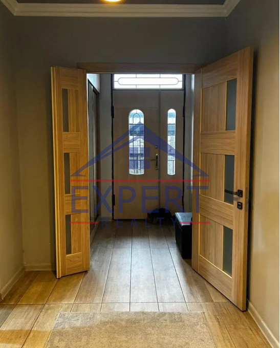 ԷՐԵԲՈՒՆԻ, ՆՈՐ ԱՐԵՇ, 6 ՍԵՆՅԱԿ