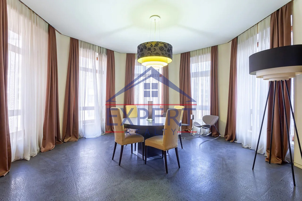 ԿԵՆՏՐՈՆ, ՀՅՈՒՍԻՍԱՅԻՆ ՊՈՂՈՏԱ, 4 ՍԵՆՅԱԿ