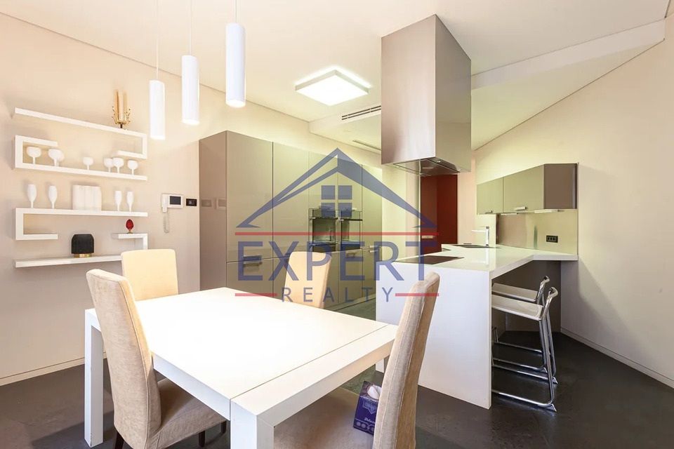 ԿԵՆՏՐՈՆ, ՀՅՈՒՍԻՍԱՅԻՆ ՊՈՂՈՏԱ, 4 ՍԵՆՅԱԿ