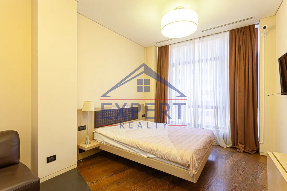 ԿԵՆՏՐՈՆ, ՀՅՈՒՍԻՍԱՅԻՆ ՊՈՂՈՏԱ, 4 ՍԵՆՅԱԿ