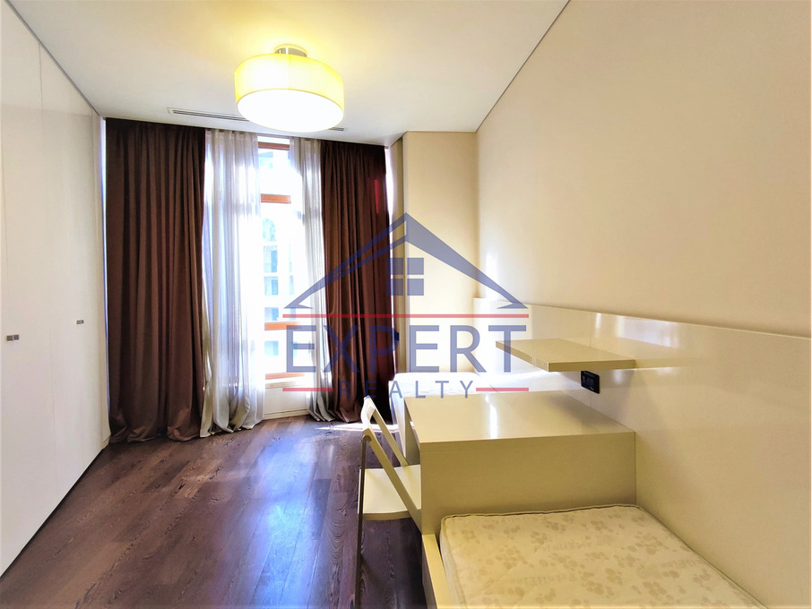 ԿԵՆՏՐՈՆ, ՀՅՈՒՍԻՍԱՅԻՆ ՊՈՂՈՏԱ, 4 ՍԵՆՅԱԿ