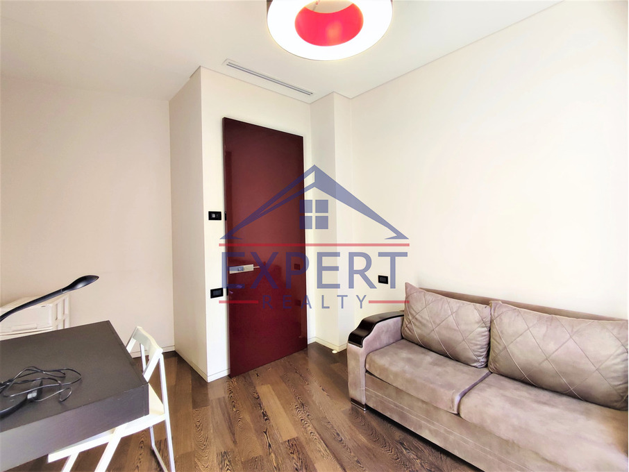 ԿԵՆՏՐՈՆ, ՀՅՈՒՍԻՍԱՅԻՆ ՊՈՂՈՏԱ, 4 ՍԵՆՅԱԿ