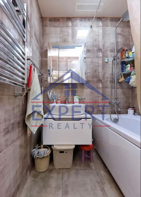 ԱՐԱԲԿԻՐ, ԿՈՄԻՏԱՍԻ ՊՈՂՈՏԱ, 3 ՍԵՆՅԱԿ