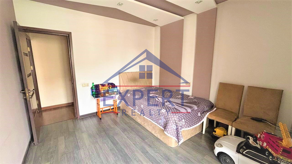 ԿԵՆՏՐՈՆ, ԿՈՐՅՈՒՆԻ ՓՈՂՈՑ, 4 ՍԵՆՅԱԿ