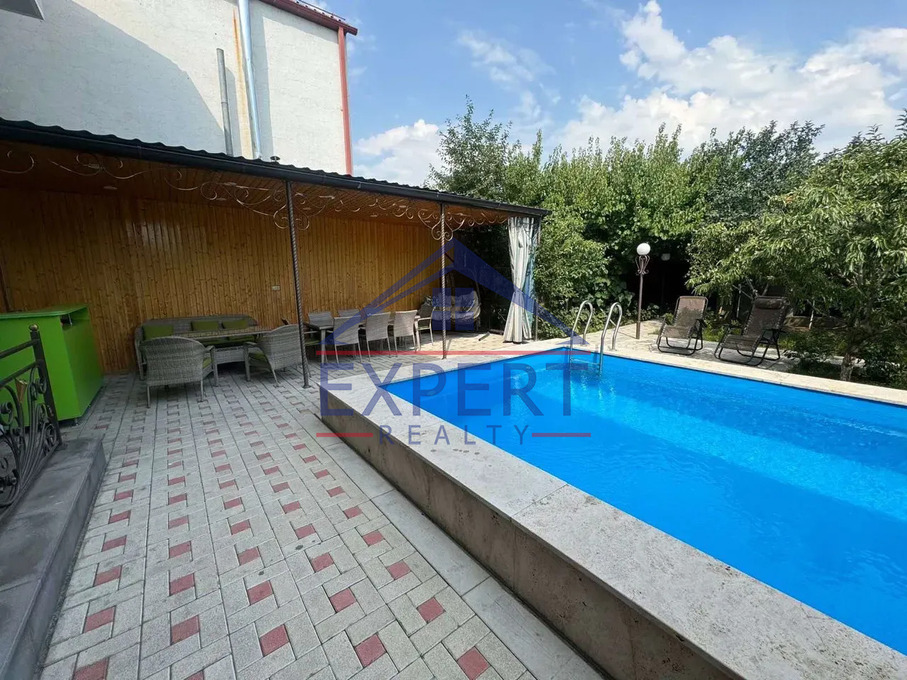 ԷՐԵԲՈՒՆԻ, ԴԱՎԻԹ ԲԵԿ ՓՈՂՈՑ, 3 ՀԱՐԿԱՆԻ ԱՌԱՆՁՆԱՏՈՒՆ