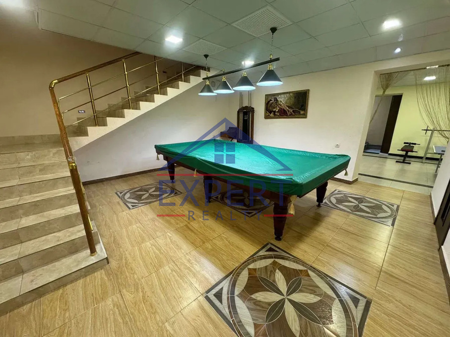 ԷՐԵԲՈՒՆԻ, ԴԱՎԻԹ ԲԵԿ ՓՈՂՈՑ, 3 ՀԱՐԿԱՆԻ ԱՌԱՆՁՆԱՏՈՒՆ