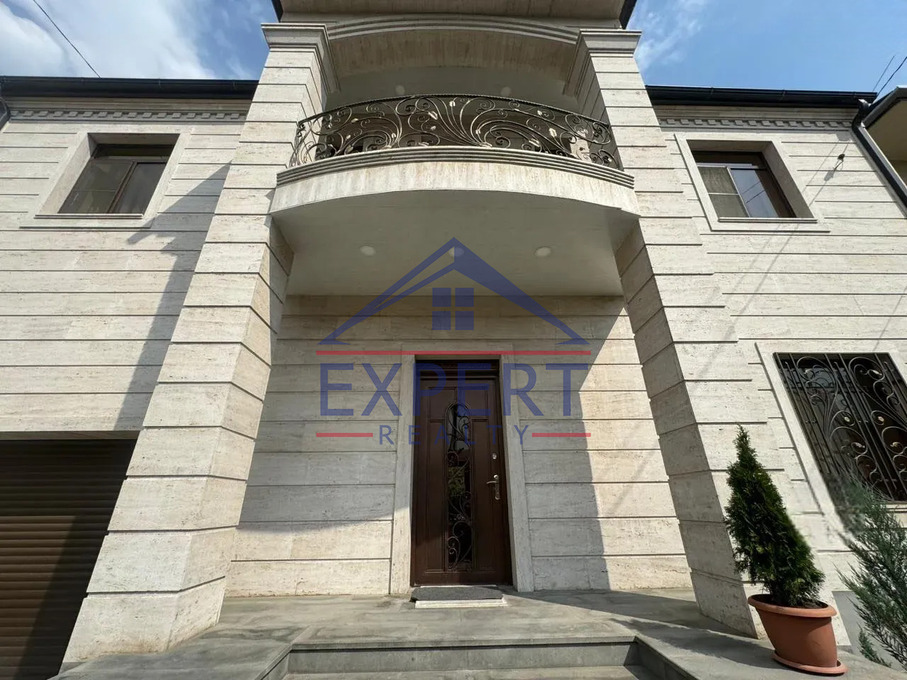 ԷՐԵԲՈՒՆԻ, ԴԱՎԻԹ ԲԵԿ ՓՈՂՈՑ, 3 ՀԱՐԿԱՆԻ ԱՌԱՆՁՆԱՏՈՒՆ