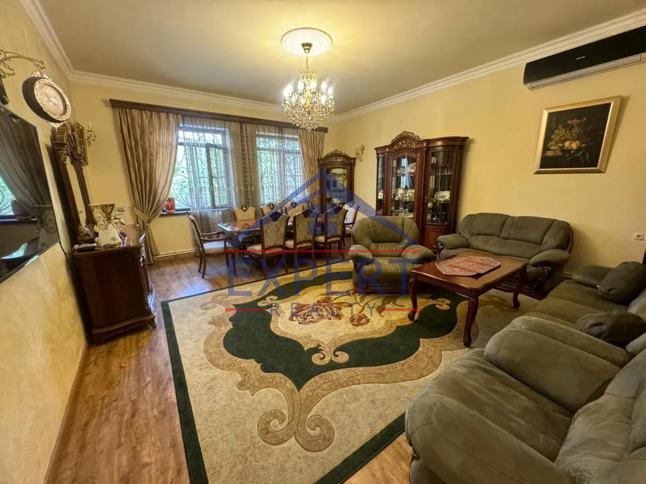 ԷՐԵԲՈՒՆԻ, ԴԱՎԻԹ ԲԵԿ ՓՈՂՈՑ, 3 ՀԱՐԿԱՆԻ ԱՌԱՆՁՆԱՏՈՒՆ