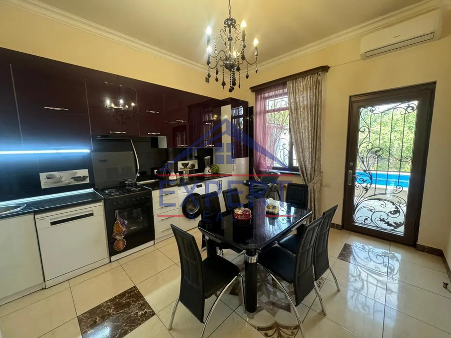 ԷՐԵԲՈՒՆԻ, ԴԱՎԻԹ ԲԵԿ ՓՈՂՈՑ, 3 ՀԱՐԿԱՆԻ ԱՌԱՆՁՆԱՏՈՒՆ